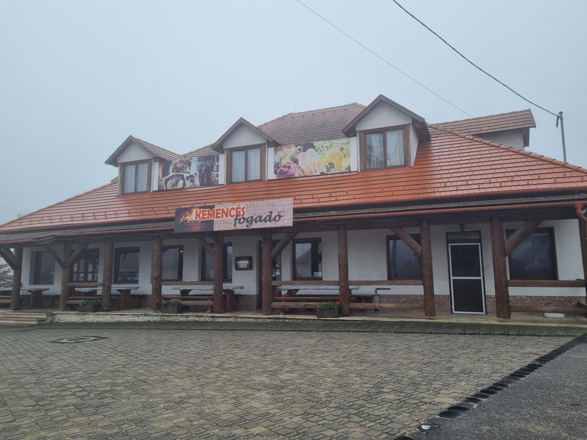 Kemences Fogado Bed & Breakfast Tardos Екстериор снимка