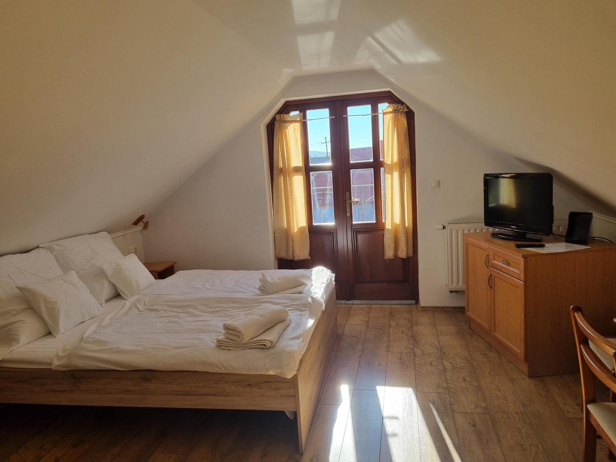 Kemences Fogado Bed & Breakfast Tardos Екстериор снимка